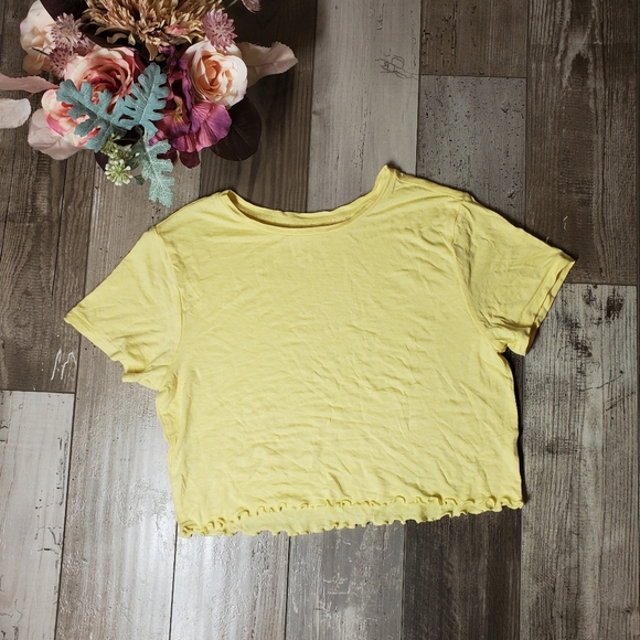 Pacsun Basics Lettuce Hem Crop Top Size Medium Pale Yellow EUC - Picture 1 of 14